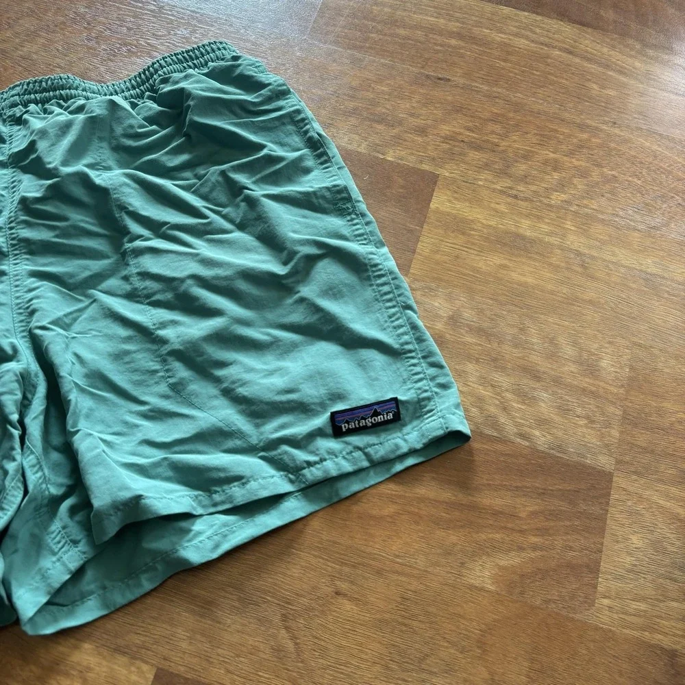 Patagonia Mens Baggies Shorts Green Mesh Lined Swim Trunks Medium 5in Inseam